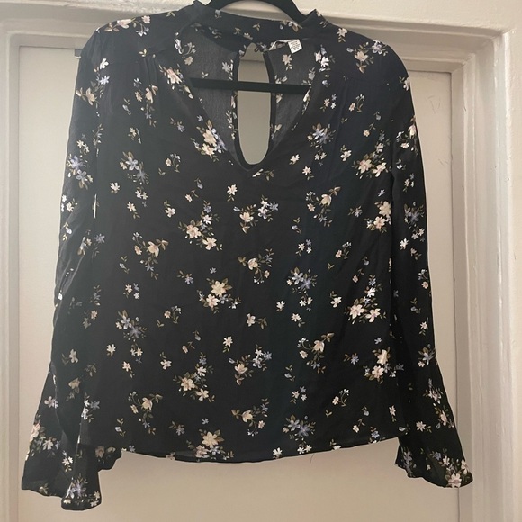 American Eagle Outfitters Black Ditsy Floral bell sleeve top size XS - Picture 2 of 8